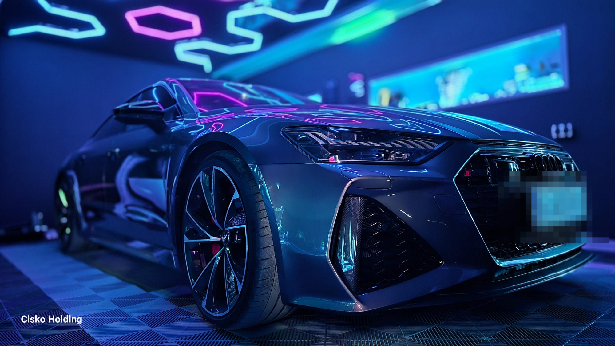 Audi în atelierul CISKO AutoDesign, iluminat de instalația ambientală