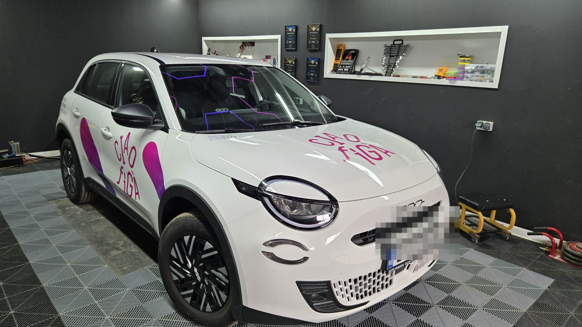 Fiat 600 personalizat cu branding realizat de CISKO AutoDesign