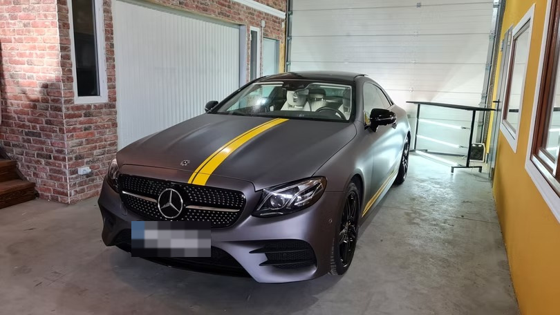 Mercedes personalizat cu bandă decorativă de CISKO AutoDesign